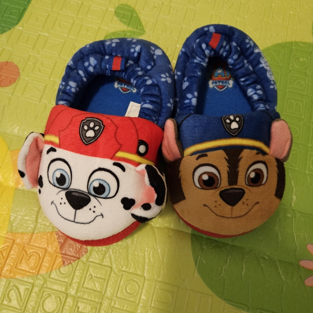 NWOT Paw Patrol Skid Free Slippers